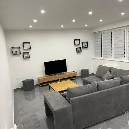 Lahoucine Apartman *